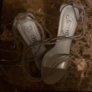So me gray shoes